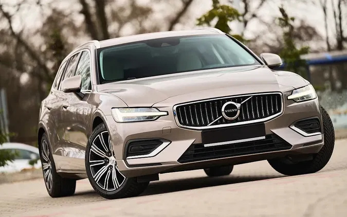 Volvo V60 cena 94900 przebieg: 165000, rok produkcji 2019 z Bydgoszcz małe 497